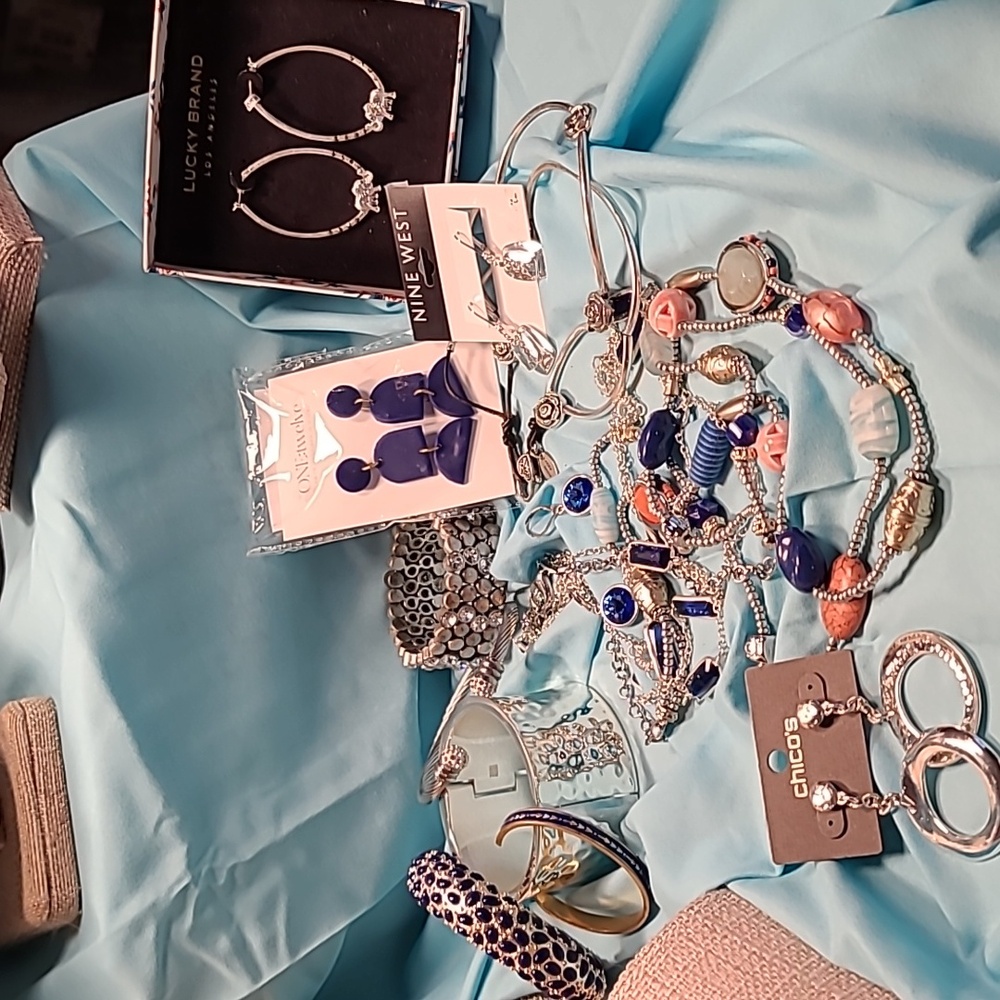 Incredible 18-item Lucky, Robert Lee Morris, INC, Chico's, & more Designer Set! - Picture 14 of 14